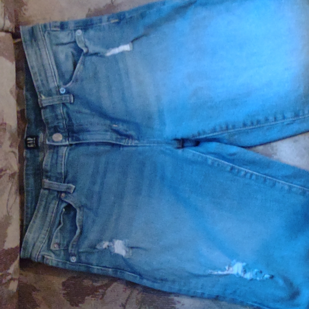 Gap 9-in Distressed Bermuda short size 29 regular.  Excellent used condition